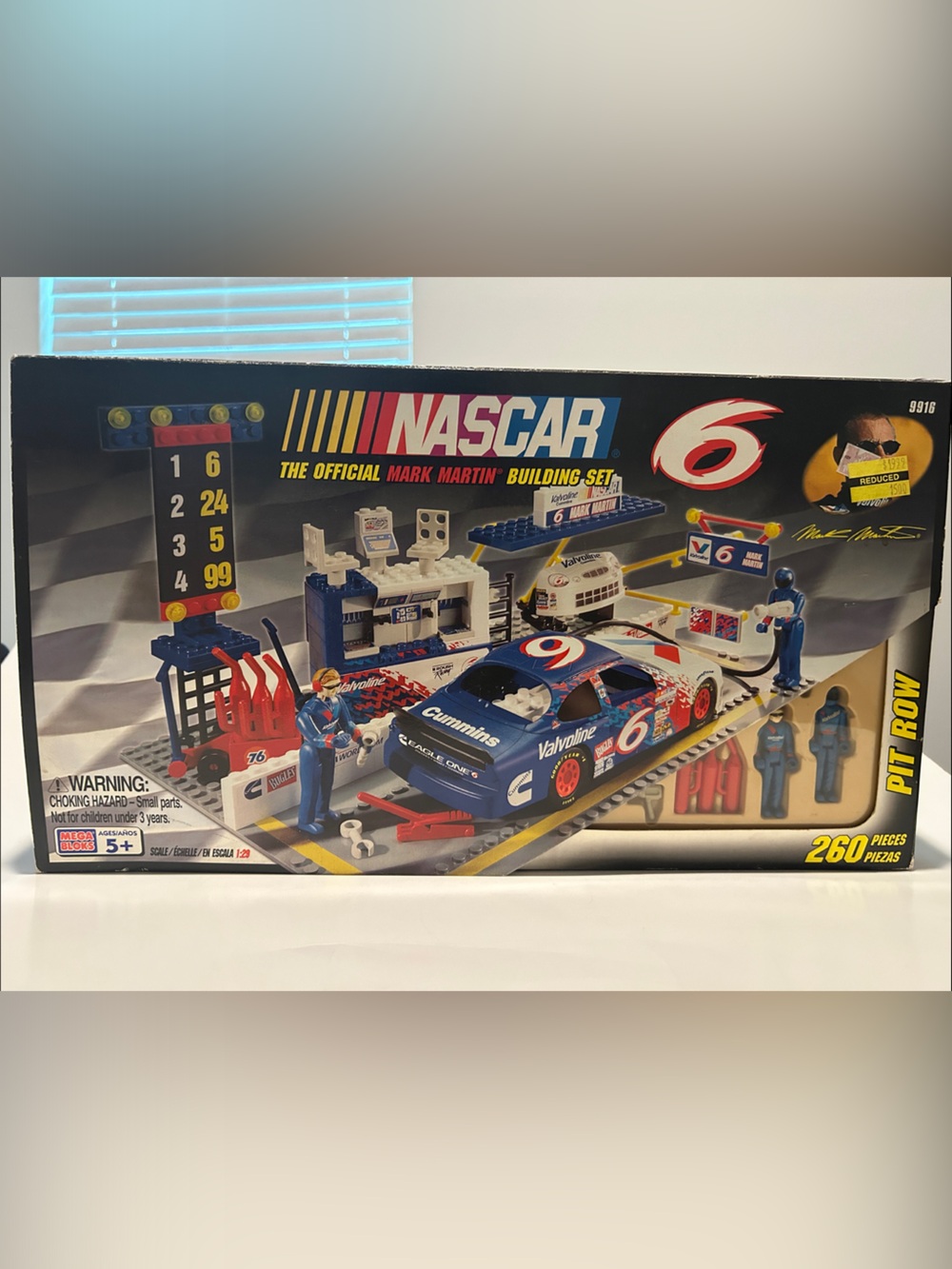 Nascar Blue & Red Pit Row Building Set with Race Car